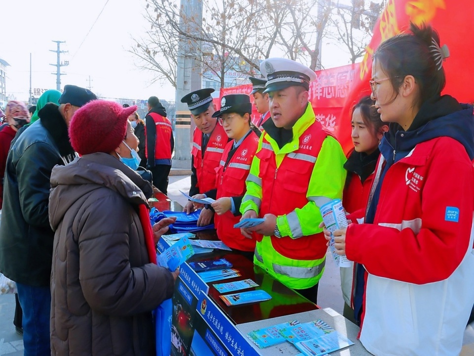 新疆和硕 多元化志愿服务绘就警民同心新画卷——开办管理壹马市场助力乡村振兴